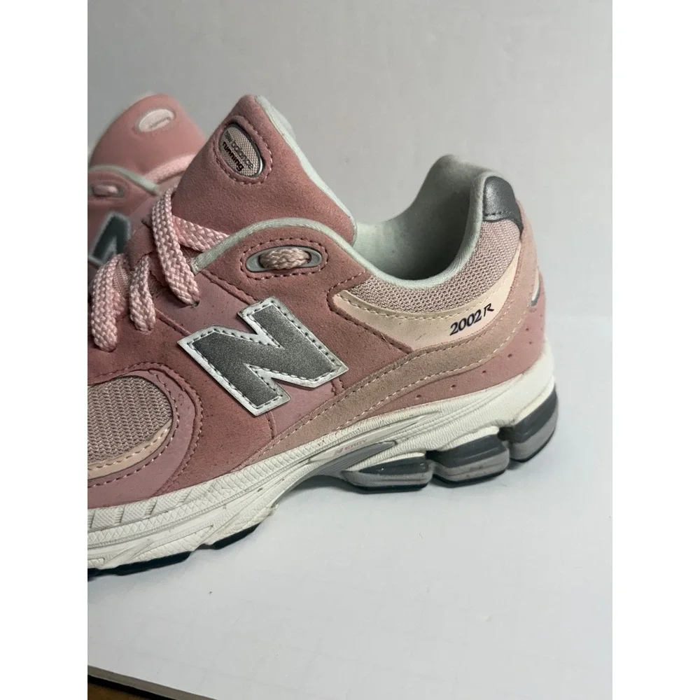 New Balance 2002R Pink Suede Mesh‎ Women's Running Shoes Sneakers Size 8.5